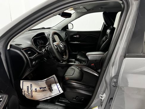 Used 2022 Jeep Cherokee Trailhawk w/ Comfort/Convenience Group AWD/4WD image 13
