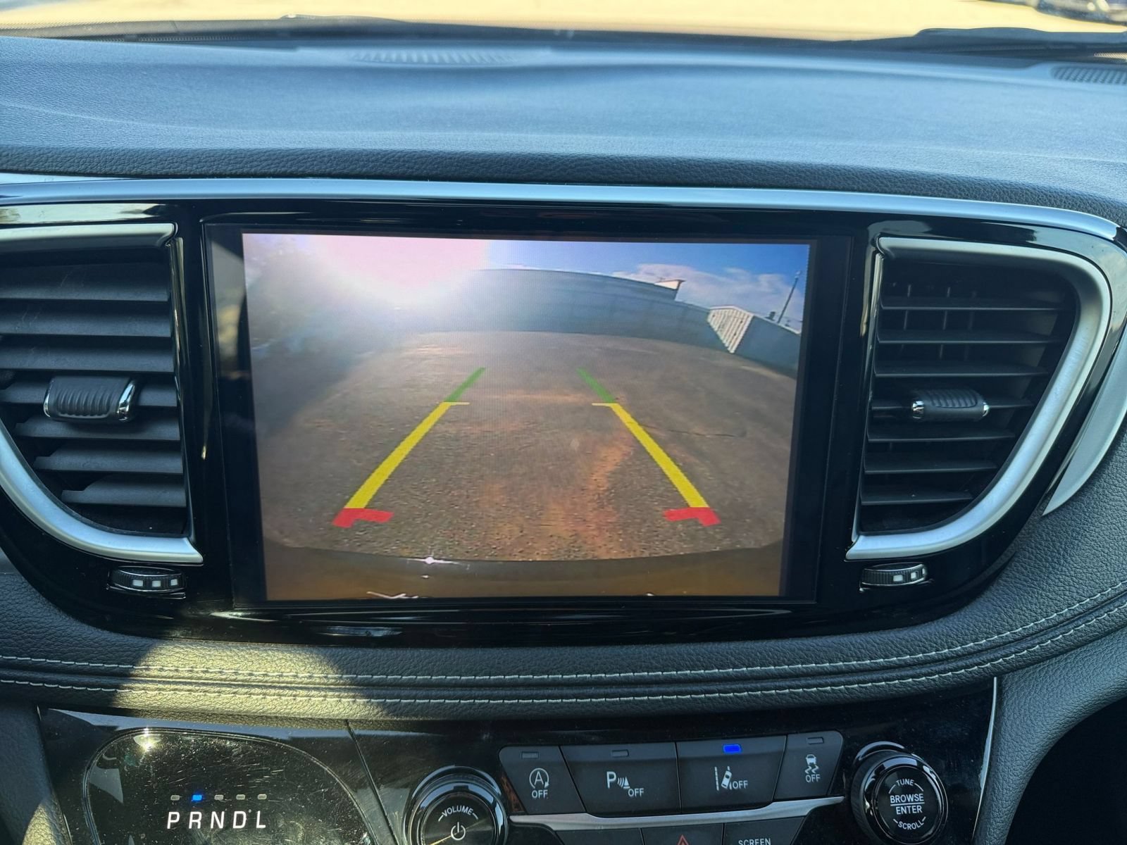 Used 2025 Chrysler Pacifica Limited FWD image 26