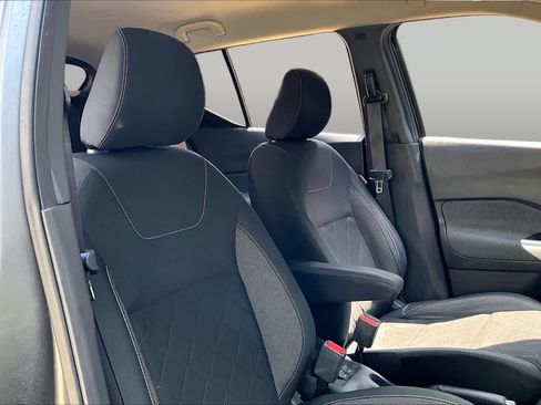 Used 2019 Nissan Kicks SV FWD image 9