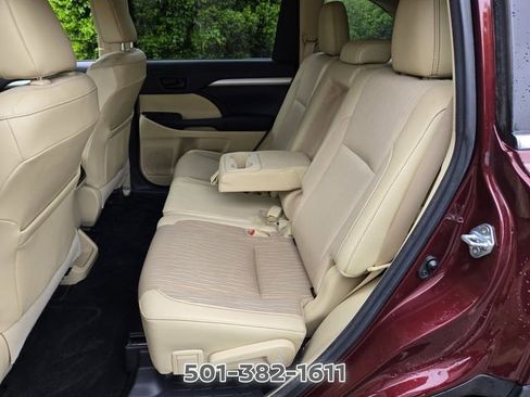 Used 2017 Toyota Highlander Plus FWD image 11