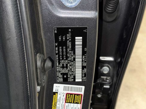 Used 2022 Toyota Highlander XLE AWD/4WD image 14