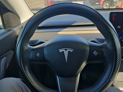 Used 2021 Tesla Model Y Long Range image 16