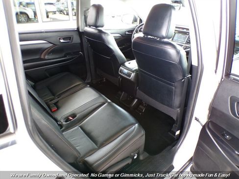 Used 2019 Toyota Highlander XLE image 28
