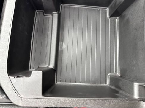 Used 2024 GMC Yukon XL Denali w/ Advanced Technology Package image 30