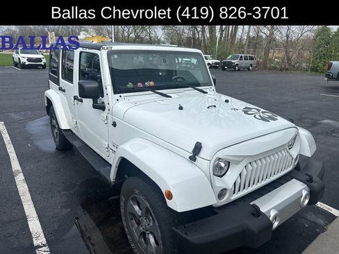 Used 2017 Jeep Wrangler Unlimited Sahara w/ Dual Top Group AWD/4WD image 2