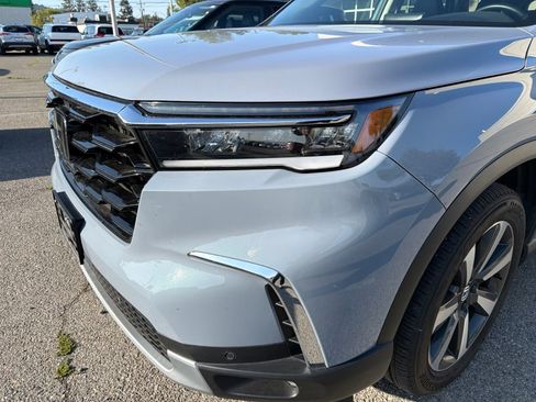 Used 2025 Honda Pilot Touring image 2