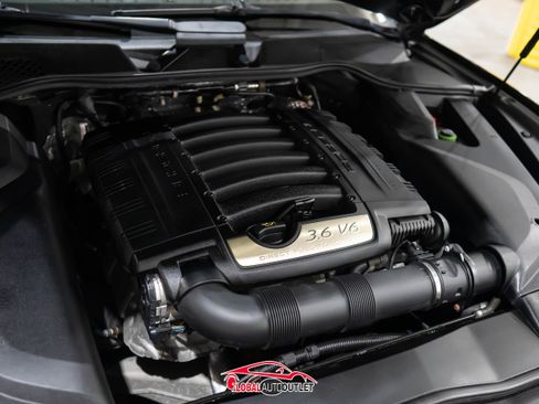 Used 2017 Porsche Cayenne Platinum Edition w/ Premium Package (PJV) image 52