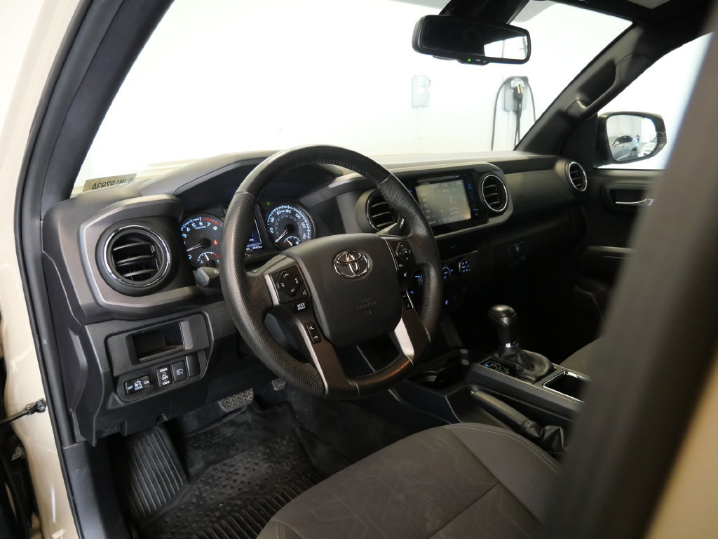 Used 2019 Toyota Tacoma TRD Sport w/ Technology Package AWD/4WD image 13