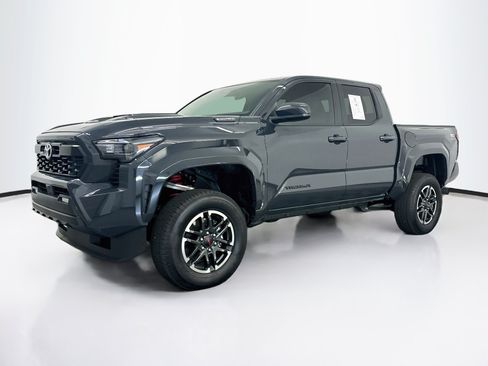 Used 2025 Toyota Tacoma TRD Sport AWD/4WD image 3