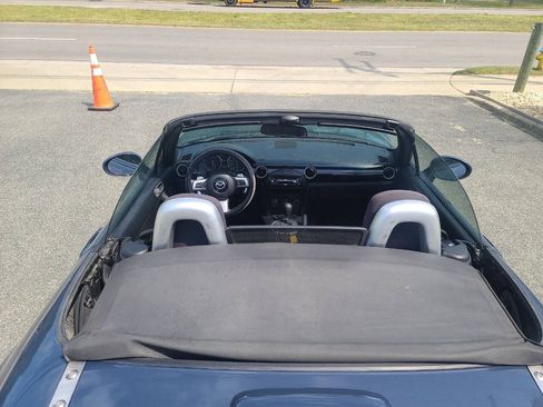 Used 2006 MAZDA MX-5 Miata Touring RWD image 25