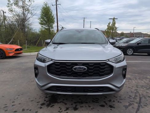 Certified 2023 Ford Escape ST-Line Select AWD/4WD image 2