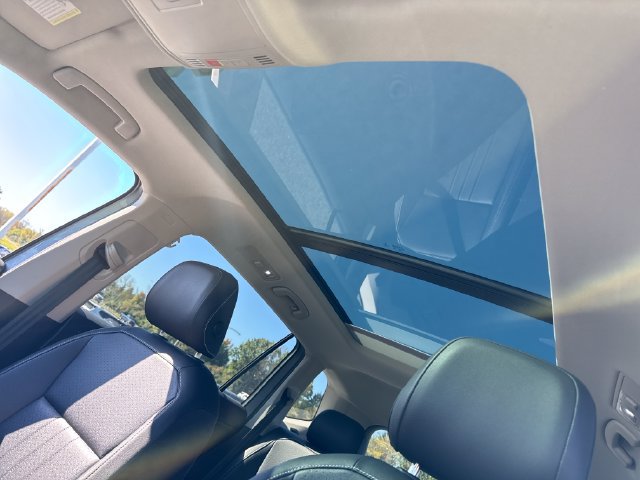 Used 2022 Volkswagen Tiguan SE w/ Panoramic Sunroof Package AWD/4WD image 25