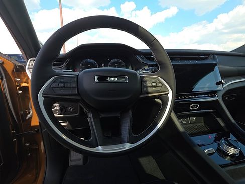 New 2026 Jeep Grand Cherokee L Limited AWD/4WD image 13