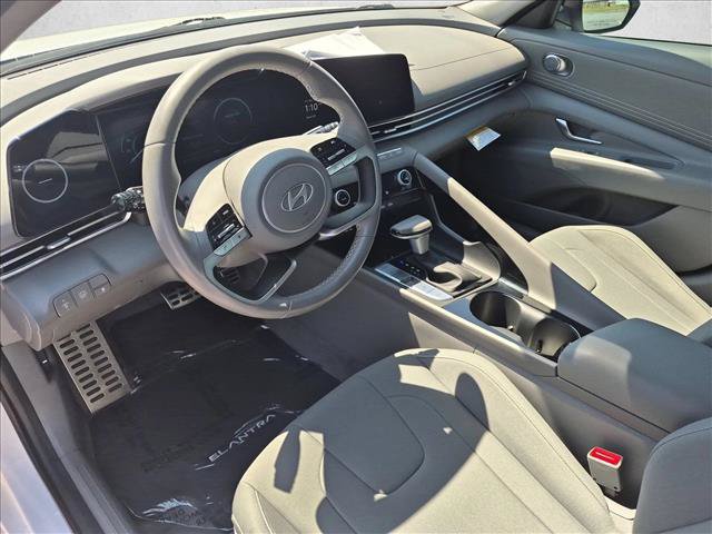 Certified 2025 Hyundai Elantra SEL FWD image 10