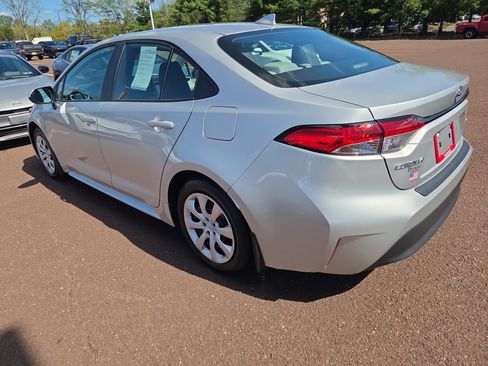 Certified 2025 Toyota Corolla LE FWD image 5