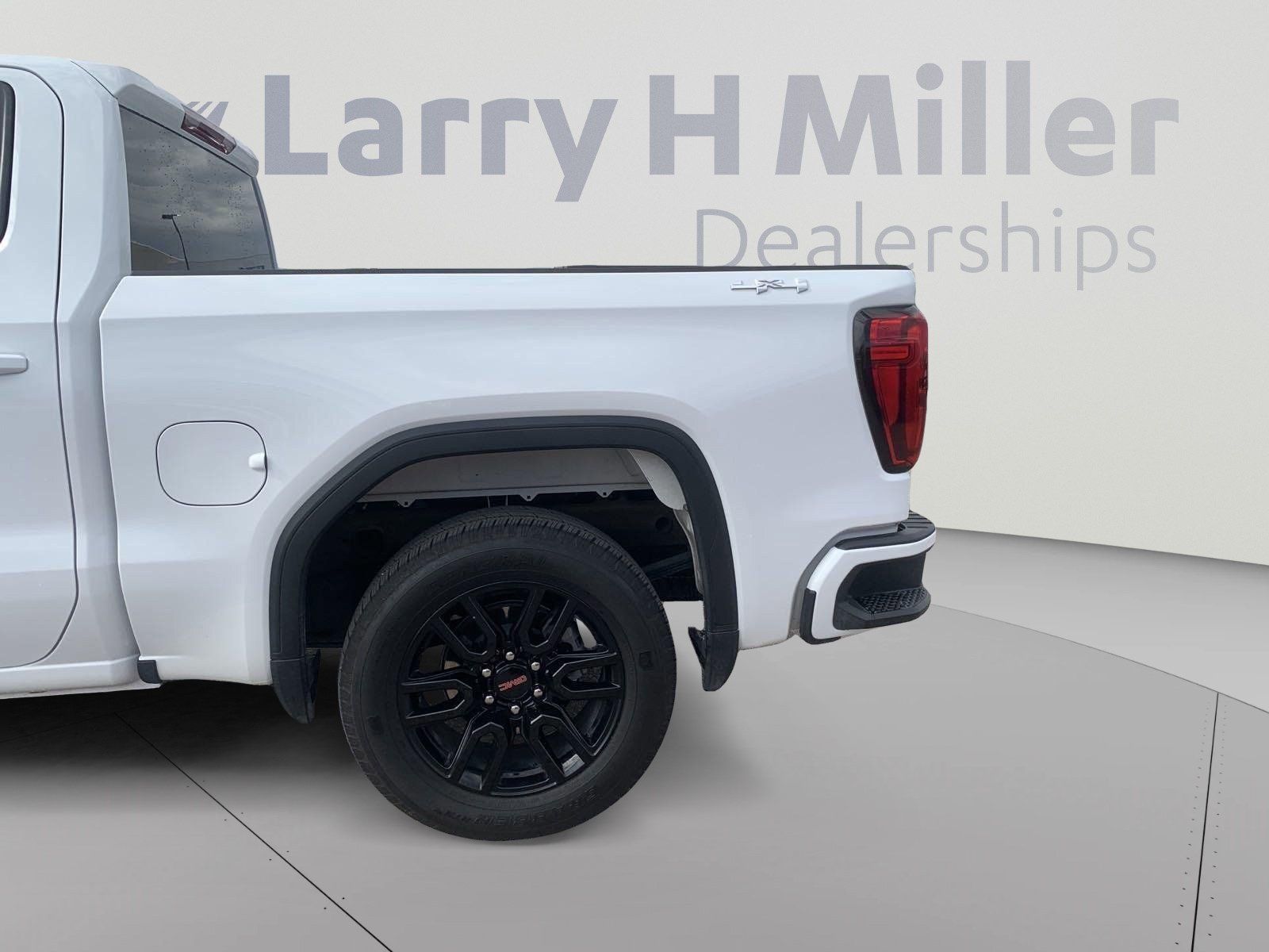 Used 2023 GMC Sierra 1500 Elevation AWD/4WD image 4