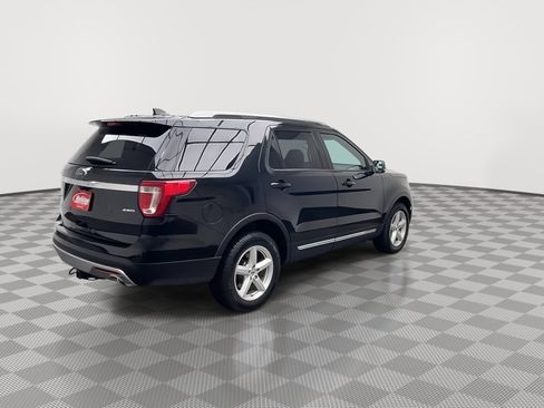Used 2017 Ford Explorer XLT image 35