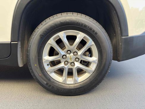 Used 2018 Chevrolet Traverse LT w/ LPO, Black Accent Package image 19