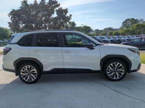 Used 2025 Subaru Forester Touring image 9