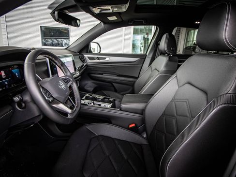 Used 2026 Volkswagen Atlas Cross Sport SE FWD image 25