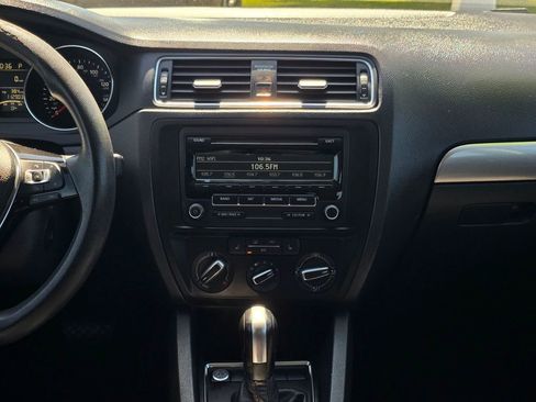 Used 2015 Volkswagen Jetta SE FWD image 17