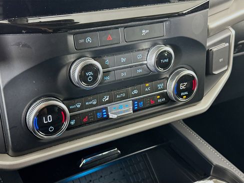 Used 2024 Ford Expedition XLT image 23