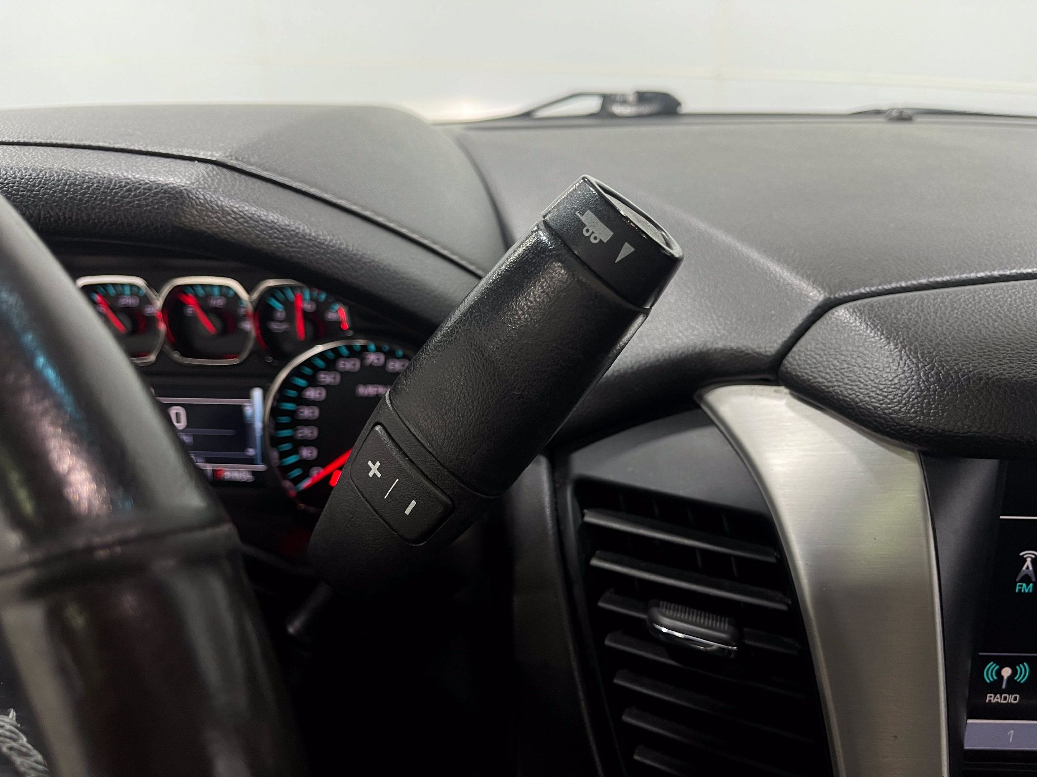 Used 2019 GMC Yukon SLT w/ Premium Edition AWD/4WD image 29