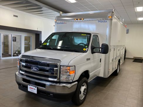 New 2026 Ford E-450 and Econoline 450 Super Duty w/ Power Equipment Group image 4