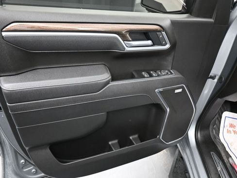 Used 2025 Chevrolet Silverado 1500 RST image 2