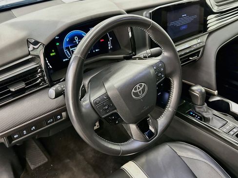 Used 2025 Toyota Camry SE FWD image 18