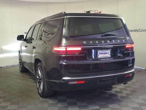 Used 2024 Jeep Wagoneer Series III w/ Premium Group I AWD/4WD image 4