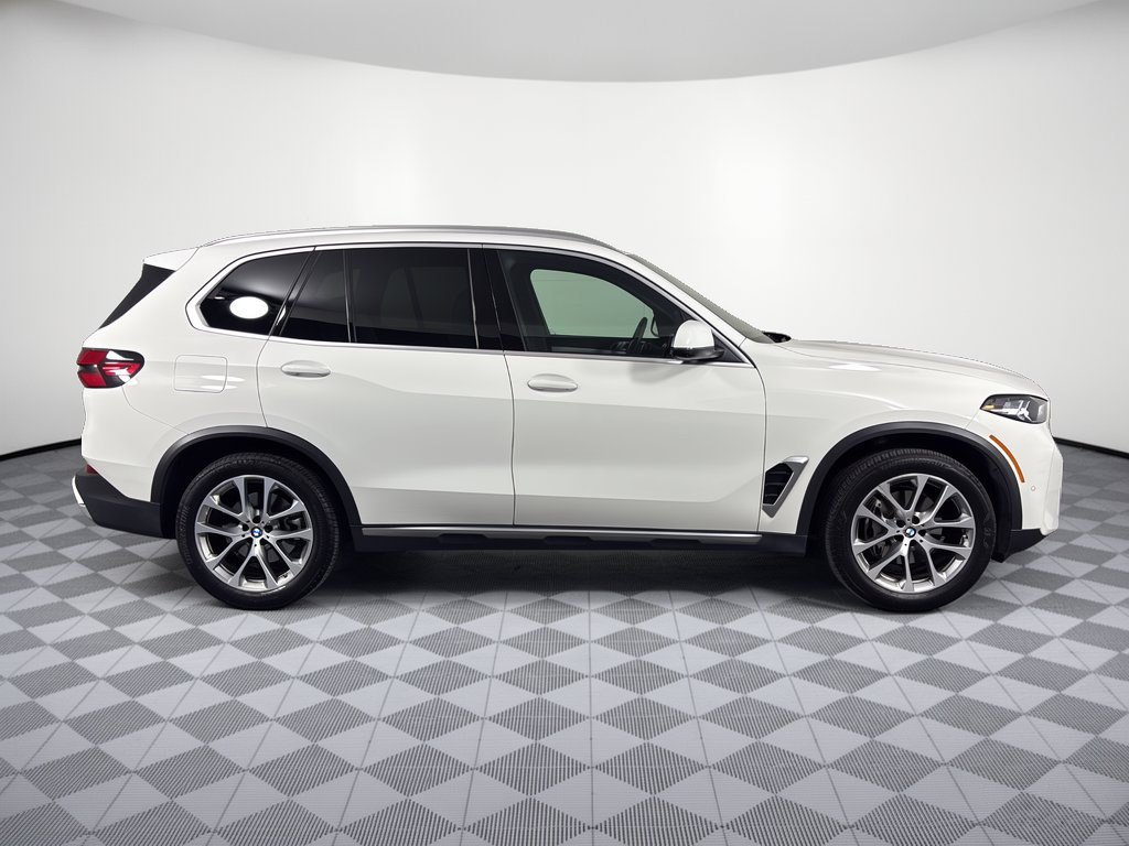 Certified 2024 BMW X5 xDrive40i w/ Parking Assistance Package AWD/4WD image 8
