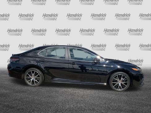 Used 2024 Toyota Camry SE image 11