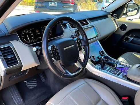 Used 2018 Land Rover Range Rover Sport HSE image 18