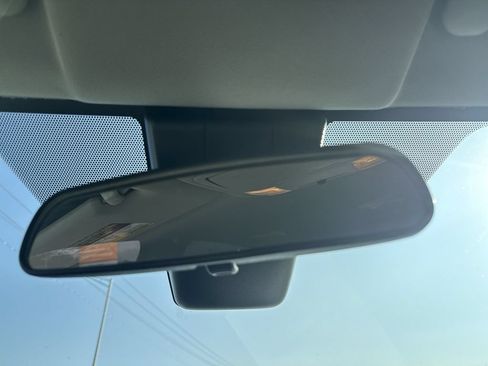 Used 2018 Toyota RAV4 LE FWD image 28