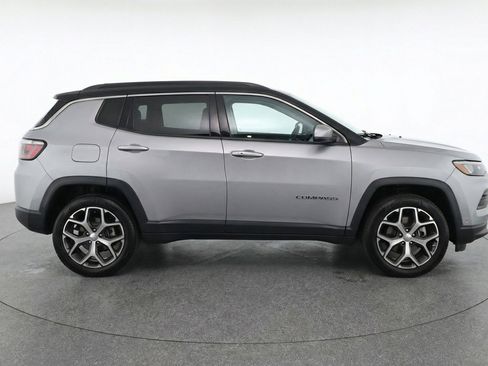 Used 2025 Jeep Compass Limited image 11