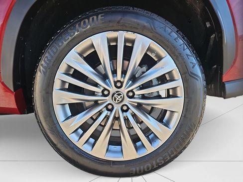 Used 2023 Toyota Highlander Platinum image 24