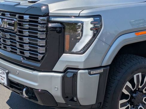 Certified 2025 GMC Sierra 3500 Denali Ultimate AWD/4WD image 9