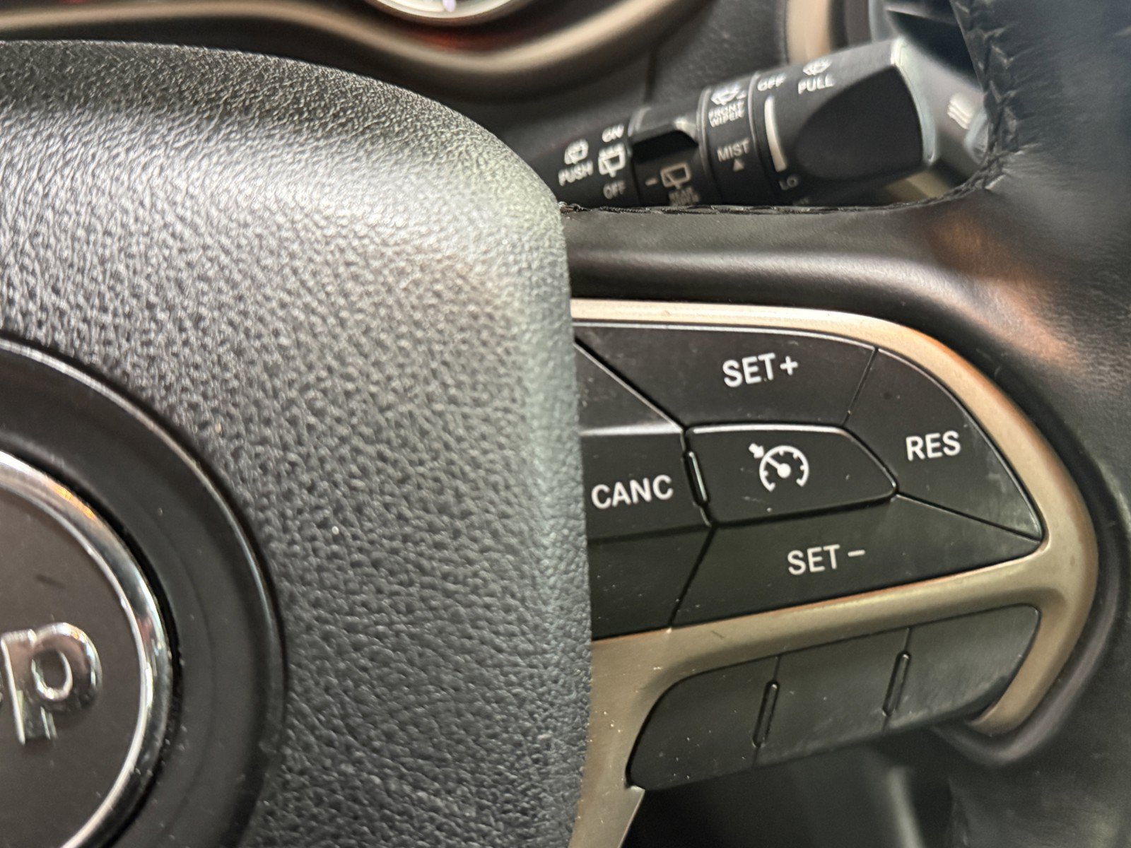 Used 2016 Jeep Cherokee Latitude AWD/4WD image 22
