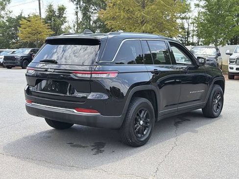 Used 2023 Jeep Grand Cherokee Laredo w/ Luxury Tech Group I AWD/4WD image 12