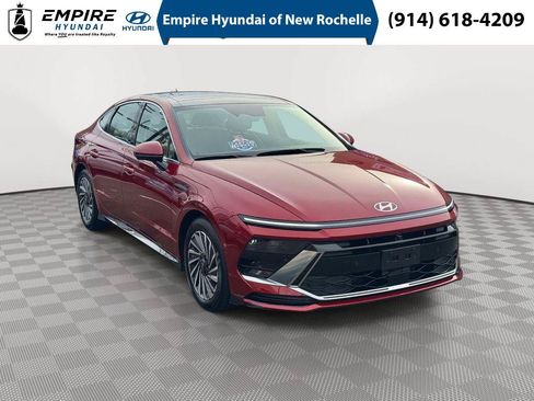 Used 2025 Hyundai Sonata Limited FWD image 1