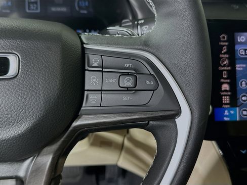 Used 2026 Jeep Grand Cherokee L Limited RWD image 17