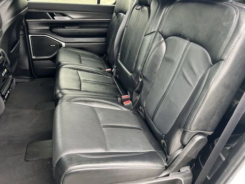 Used 2024 Jeep Wagoneer L Series II w/ Flexible Seating Group image 28