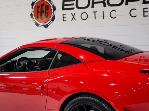 Used 2017 Ferrari California T RWD image 34