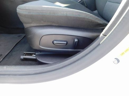 Used 2017 Chevrolet Cruze LT w/ Convenience Package image 13