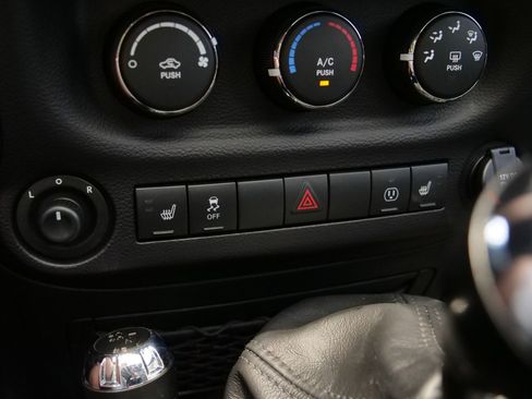 Used 2017 Jeep Wrangler Unlimited Sahara w/ Quick Order Package 23E Chief AWD/4WD image 14