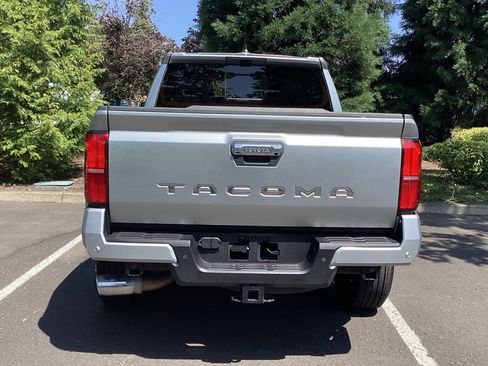Used 2024 Toyota Tacoma Limited w/ Limited Package (LT) AWD/4WD image 22