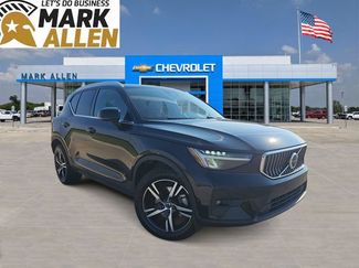 Used 2023 Volvo XC40 B5 Plus AWD/4WD video 1