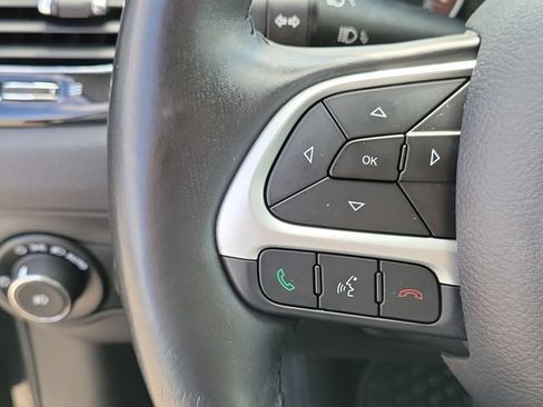 Used 2019 Jeep Compass Latitude FWD image 10