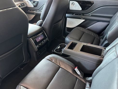 New 2025 Lincoln Aviator Reserve w/ Luxury Package image 11